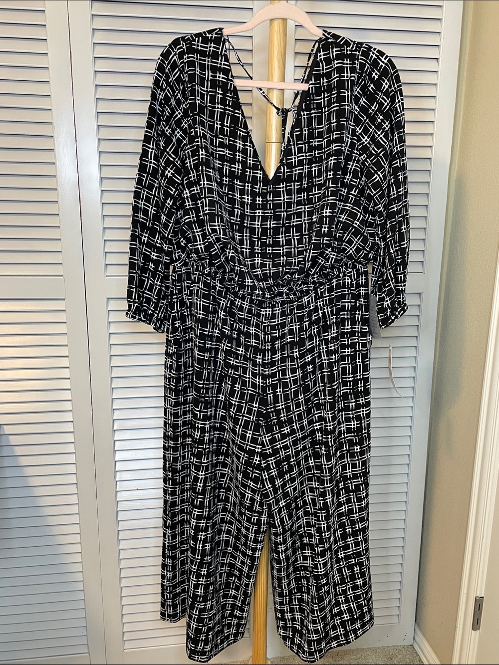 NWT - London Times Woman Black and White Plaid Cropped Jumpsuit - Sz 1x